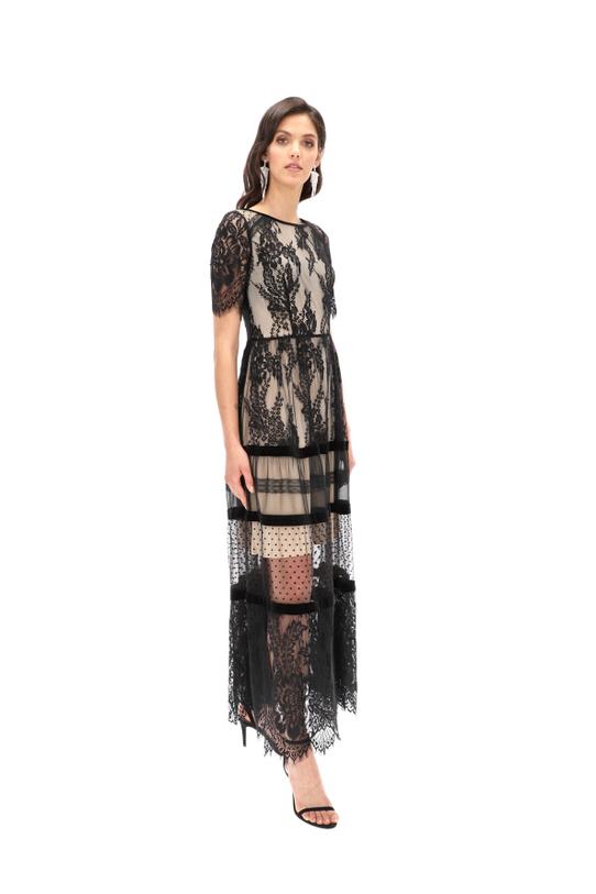 common:product-alt-prefix Striking lace dress