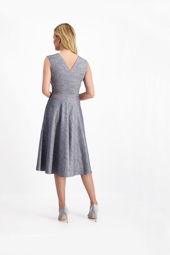 Rozkloszowana sukienka bez rękawów - 3