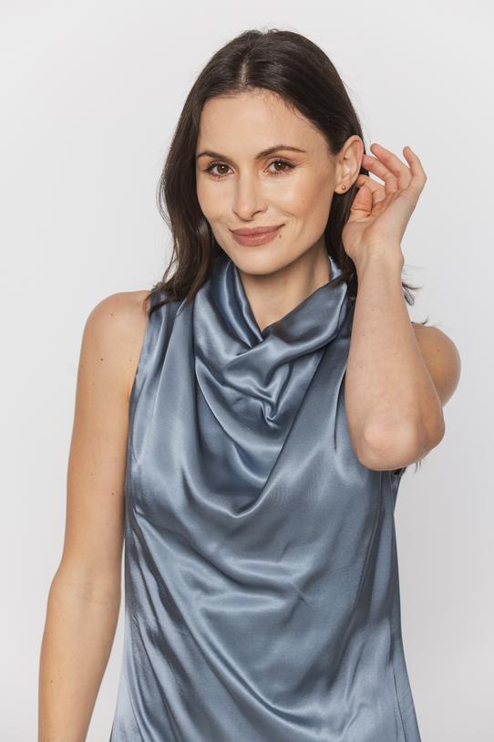 Efektowna satynowa sukienka maxi z drapowanym dekoltem - 3