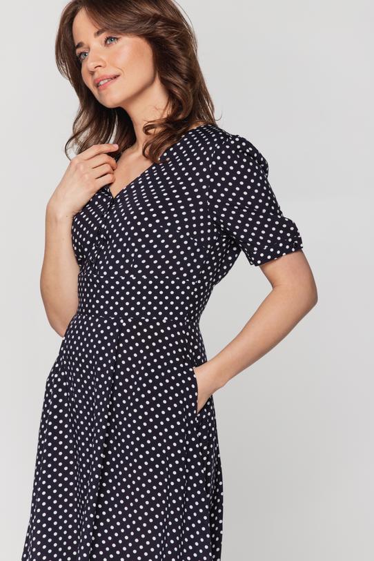 Sukienka z dopasowaną talią i  ozdobnymi guziczkami - 5