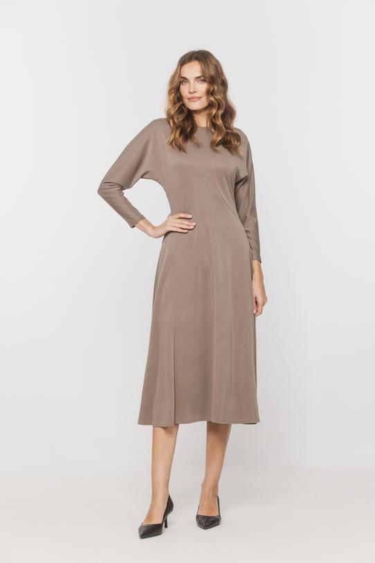 Wizualizacja Sukienka z beżowej dzianiny z kobiecymi cięciami