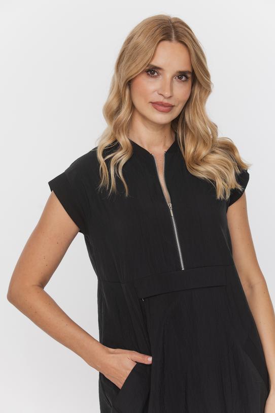 Sukienka z czarnej kreszowanej tkaniny z kieszeniami - 4