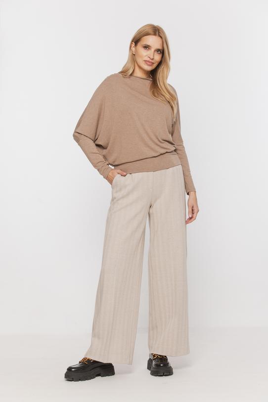 Wizualizacja Sweterkowa brązowa bluzka z nietoperzowym rękawem