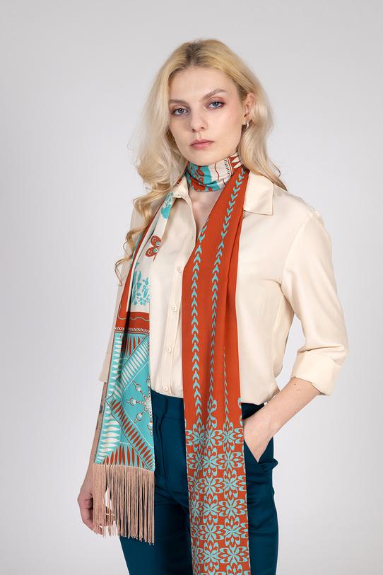 A stylish viscose scarf with fringes - 3