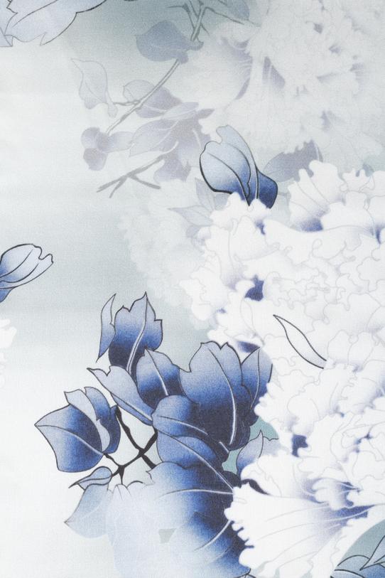 Jedwabny szal w stonowanej niebieskiej kolorystyce - 1