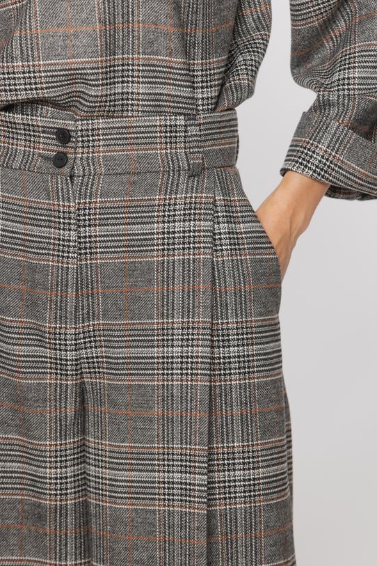 Szare luźne spodnie w brązową kratkę - 3