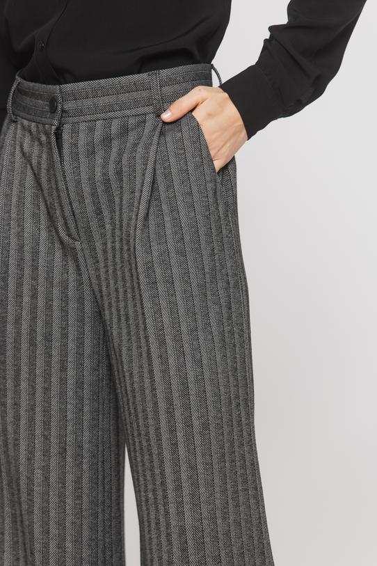 Szare luźne spodnie z mankietem i wzorem jodełki - 3