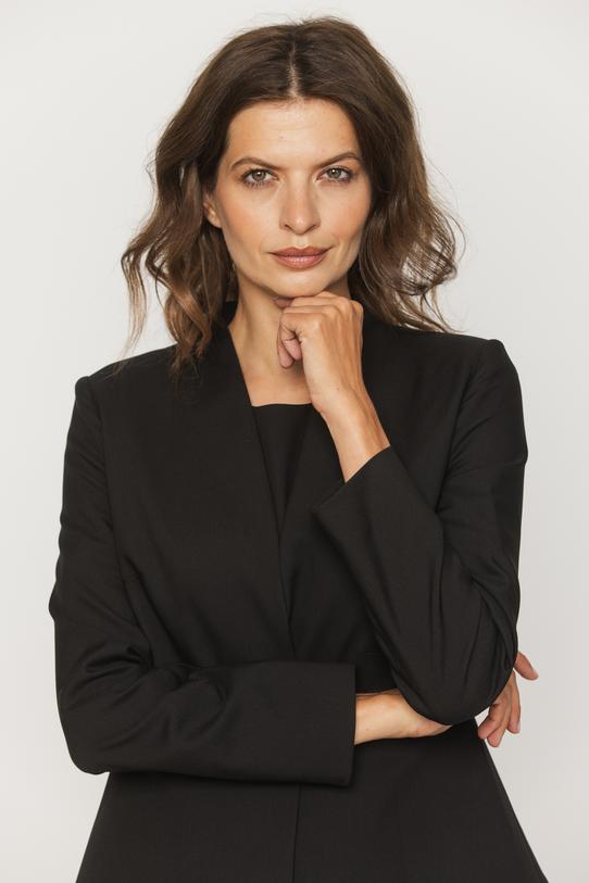 Taliowany czarny żakiet  bez kołnierza w nowoczesnym stylu - 4