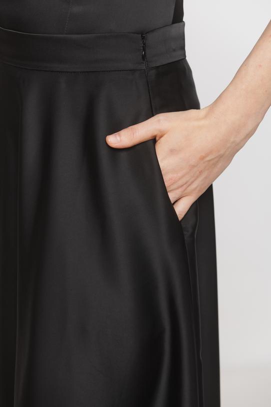 Wieczorowa rozkloszowana spódnica z czarnej satyny - 4