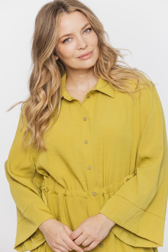 Wiskozowa sukienka szmizjerka z regulowana talią - 4