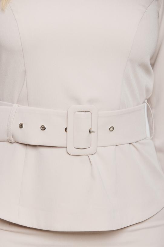 Wizytowa beżowa bluzka z paskiem i dekoltem łódka - 5