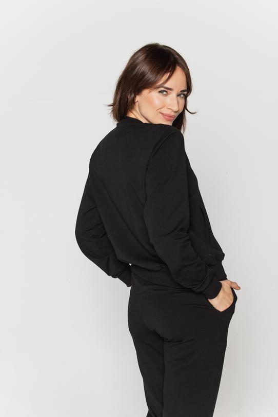 Czarna bluza typu bomberka
