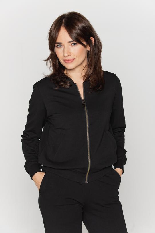 Czarna bluza typu bomberka