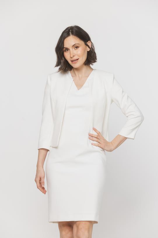 Żakiet ecru z zapięciem na haftkę i rękawem 7/8 - 2