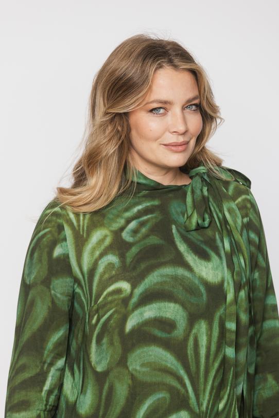 Zielona wzorzysta bluzka z eleganckim wiązaniem - 5