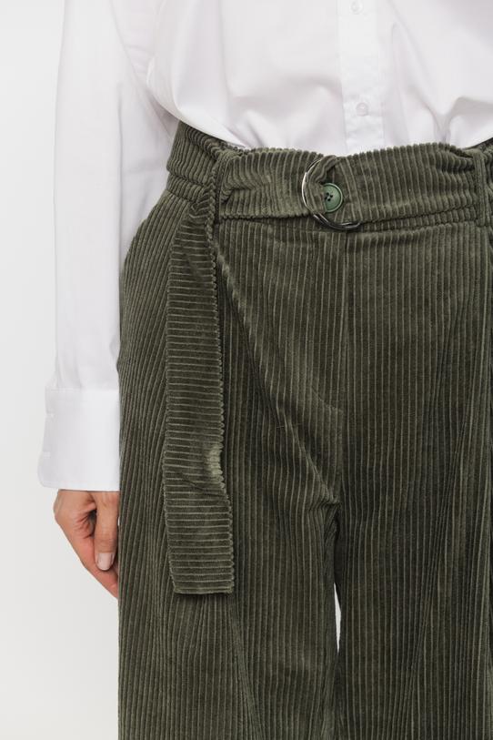 Zielone sztruksowe spodnie z paskiem i kieszeniami - 4