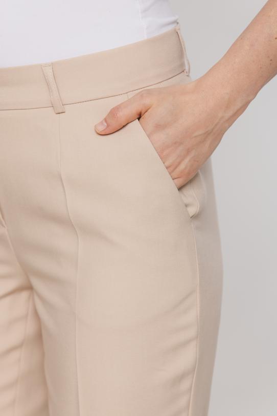 Zwężane beżowe spodnie w kant o klasycznym fasonie - 4
