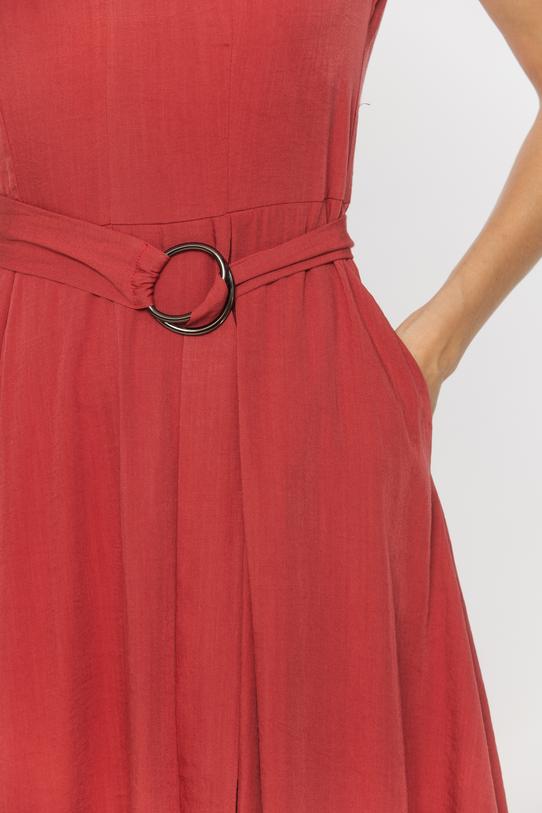 Zwiewna ceglana sukienka z paskiem - 4