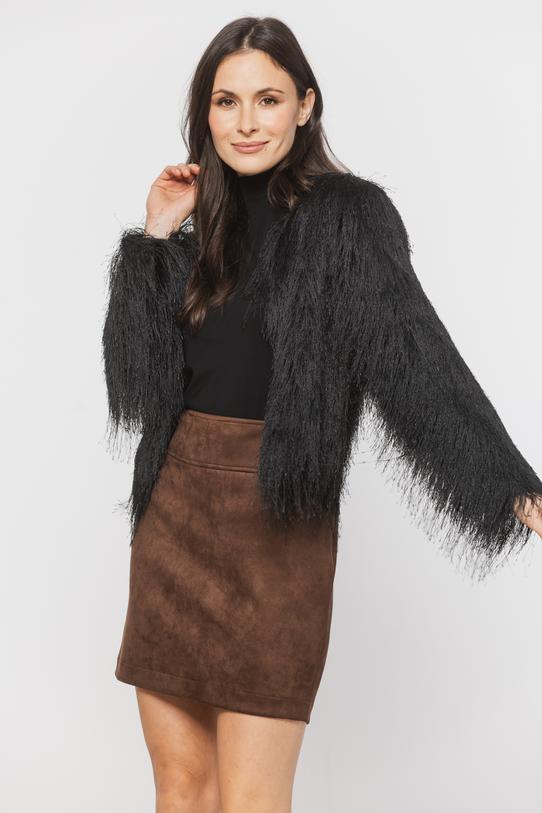 Zwiewna narzutka z efektownymi frędzlami w kolorze czarnym - 2