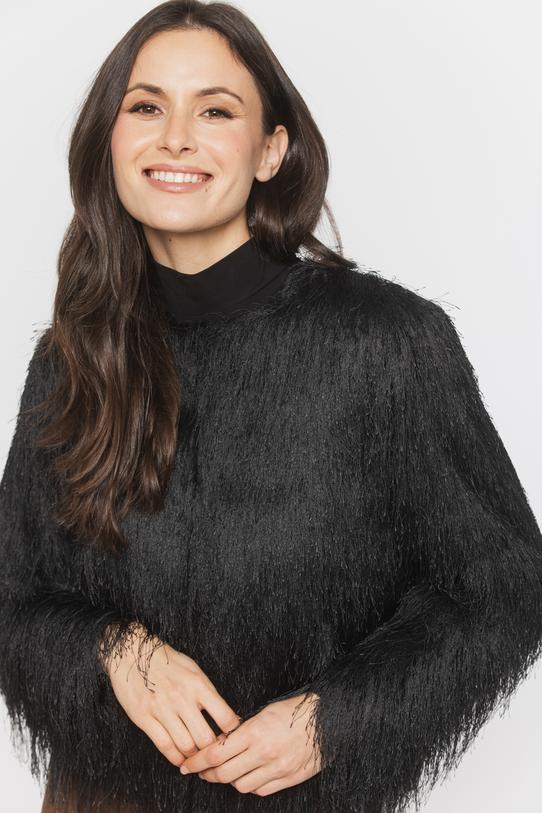 Zwiewna narzutka z efektownymi frędzlami w kolorze czarnym - 5