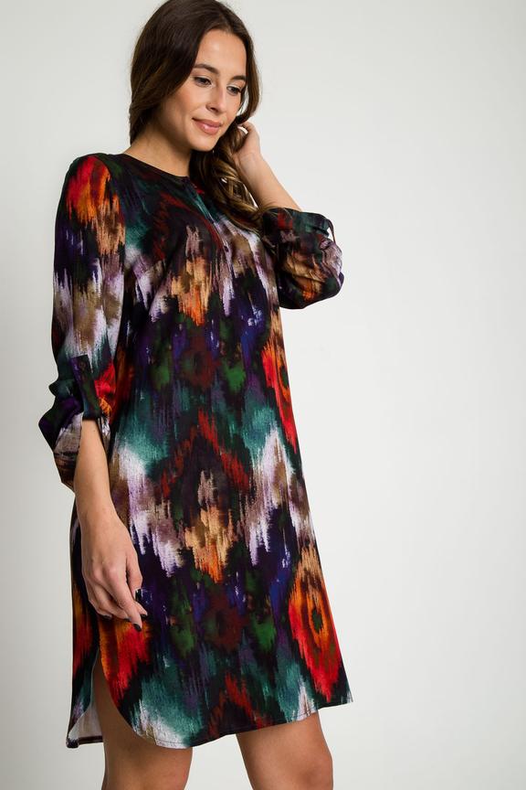 Prosta sukienka zapinana na guziki