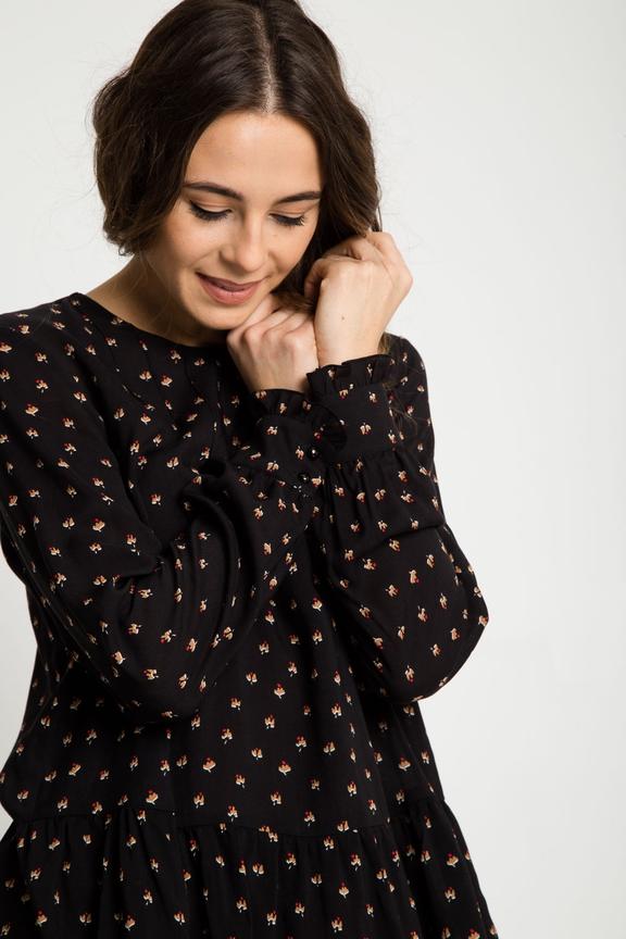 Luźna bluzka z falbaną i rękawami z mankietami