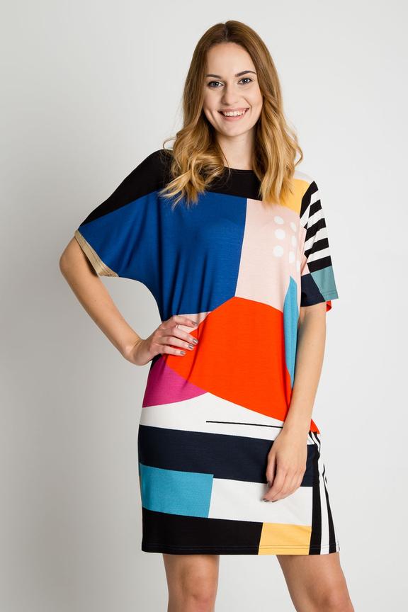 Luźna sukienka w geometryczne wzory