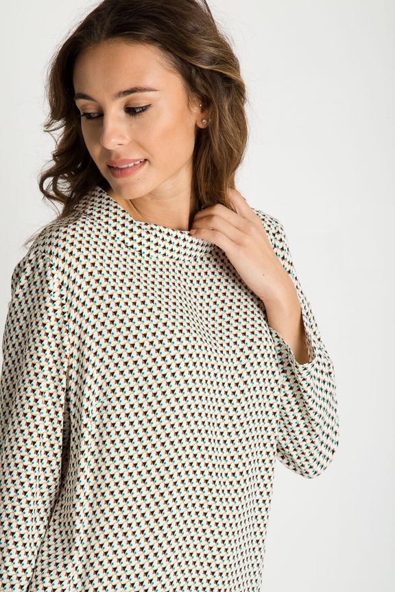 Pudełkowa bluzka z wywijanym kołnierzem