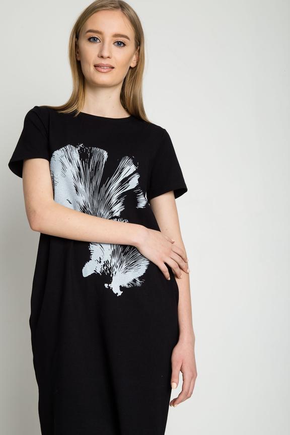 Sukienka z krótkim rękawkiem z dużym nadrukiem z przodu