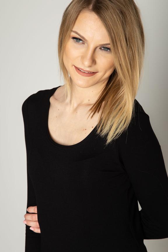 Dzianinowa bluzka z półokrągłym dekoltem i rękawem 3/4