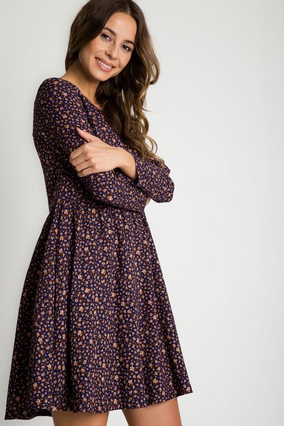 Sukienka w kwiaty z długim rękawem