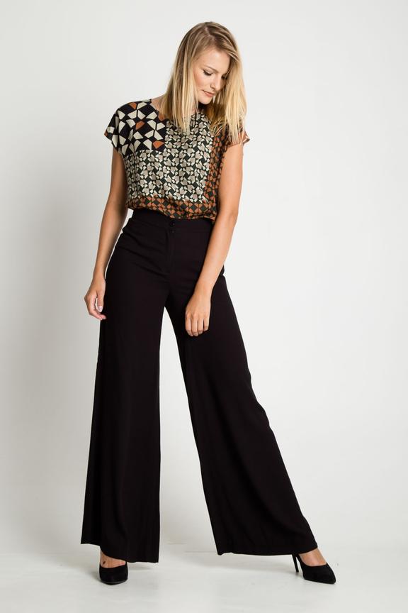 Czarne szerokie spodnie szwedy