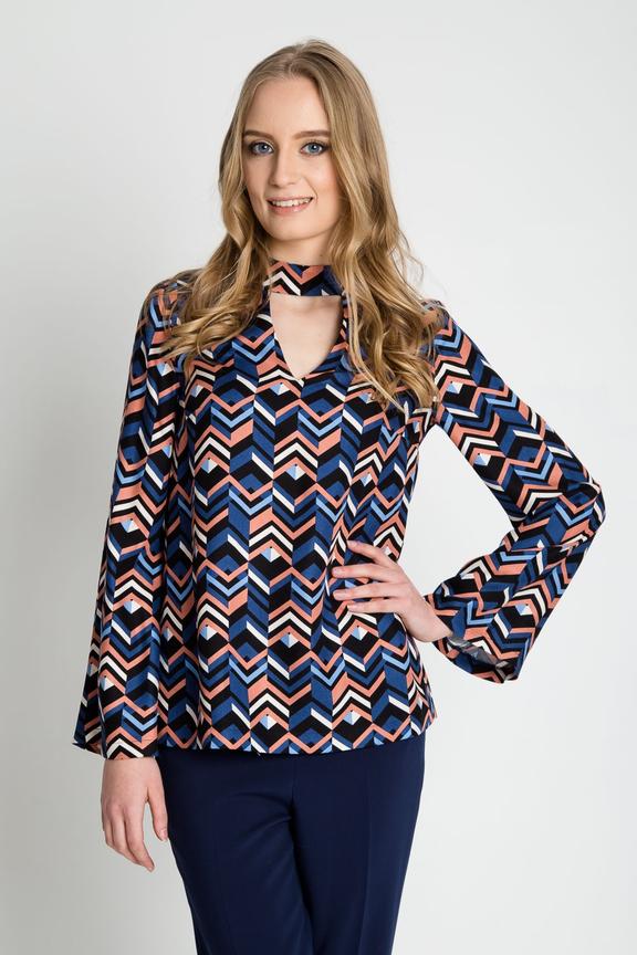 Wzorzysta bluzka z chokerem i poszerzanymi rękawami