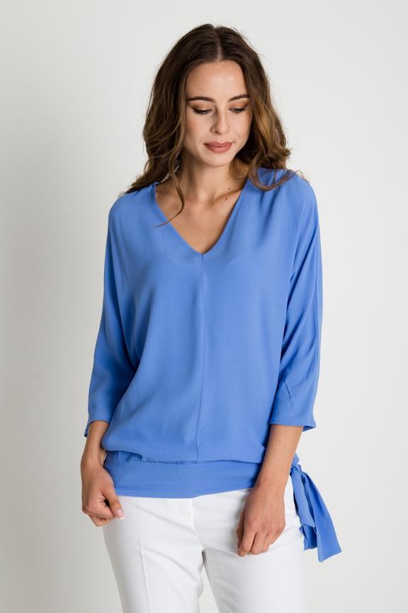 Niebieska bluzka z wiązaniem u boku