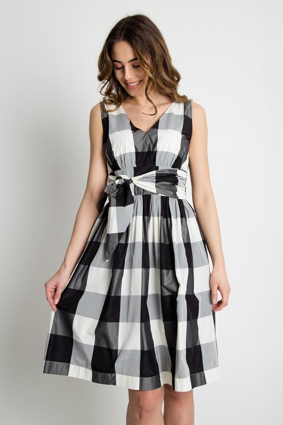 Rozkloszowana sukienka w kratę