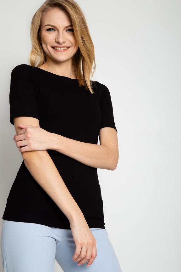 Dzianinowa czarna bluzka z dekoltem w łódkę