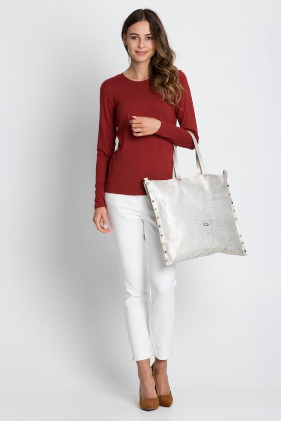 Czerwona bluzka z długim rękawem