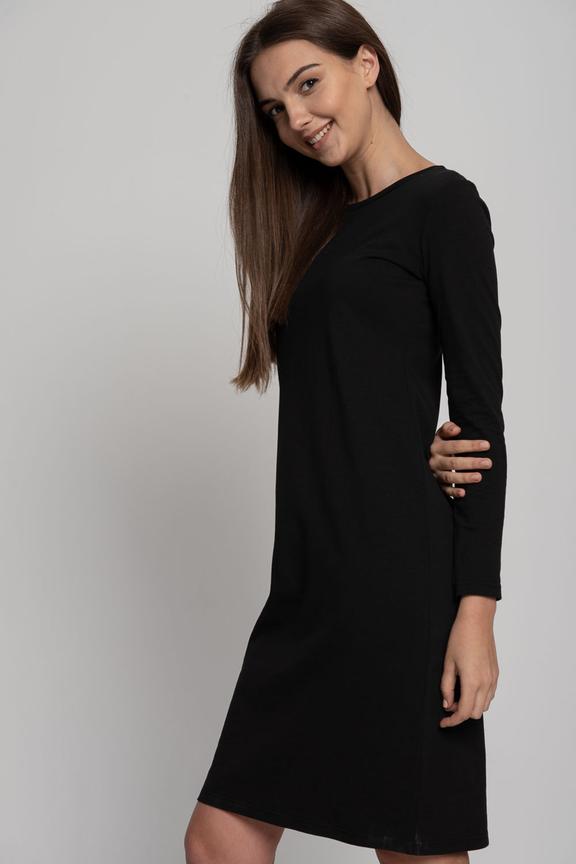 Dopasowana sukienka z długimi rękawami