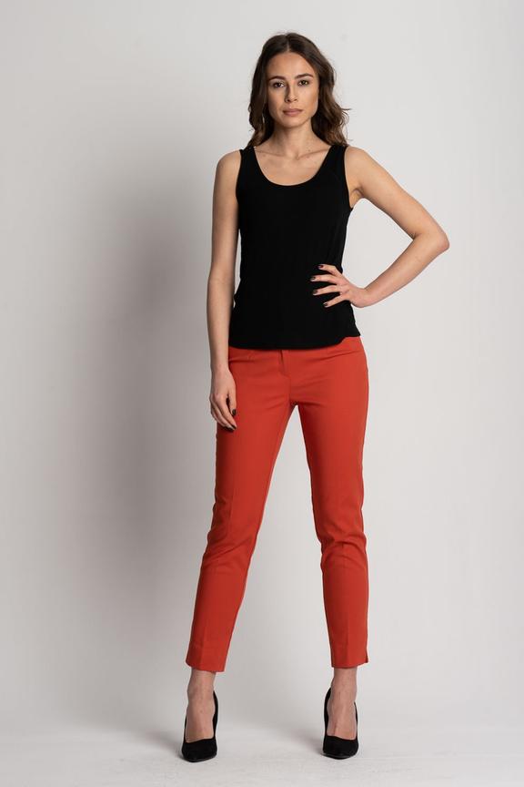 Czarny top z prążkowanej dzianiny