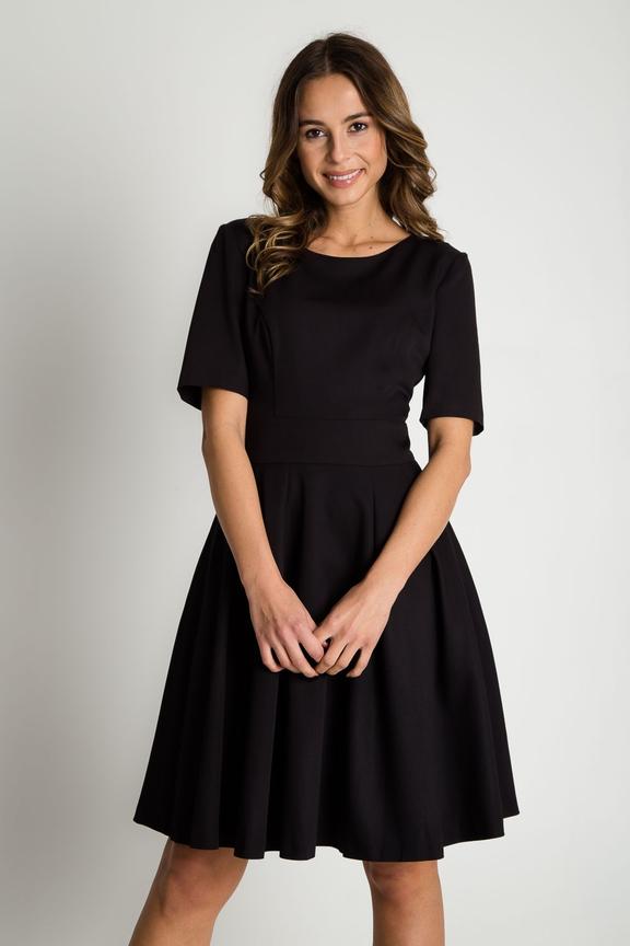 Czarna rozkloszowana sukienka