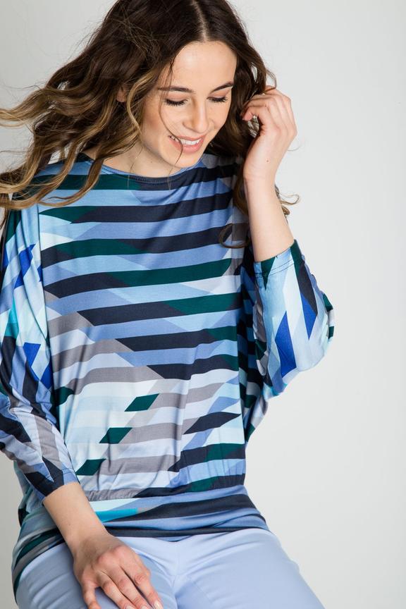 Błękitna bluzka nietoperz