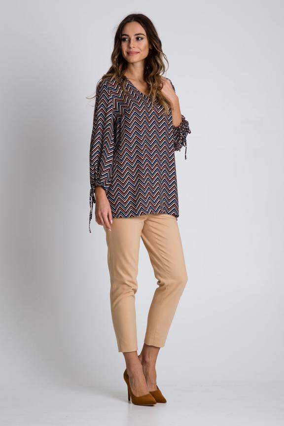 Wiskozowa bluzka we wzory z luźnym rękawem