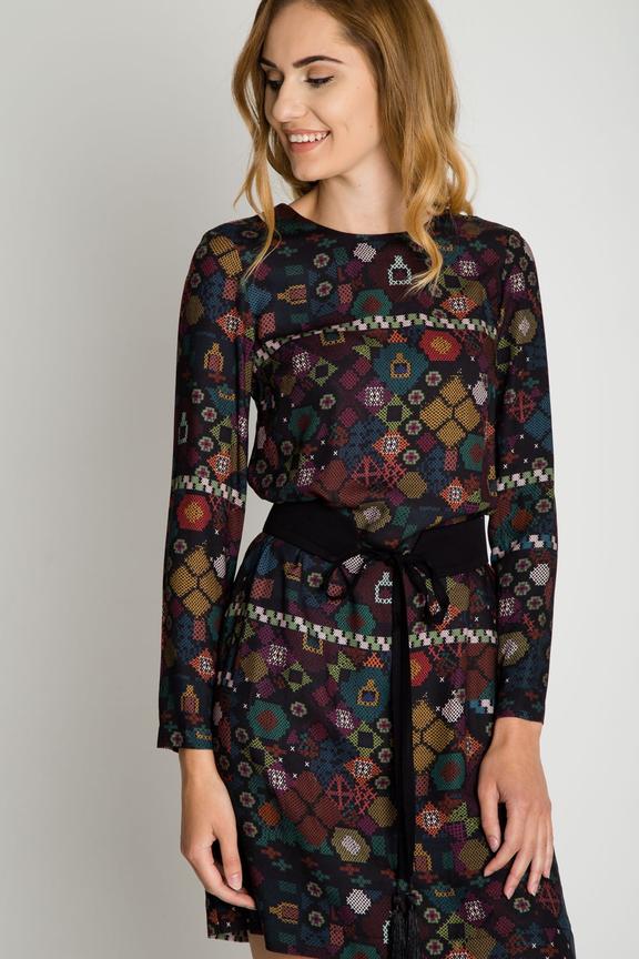 Wiskozowa sukienka w kwiaty z paskiem w talii