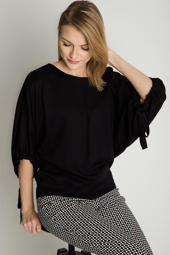 Bluzka z bardzo szerokimi rękawami i ściąganymi troczkami