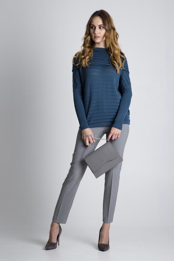 Luźny sweter w kolorze morskim