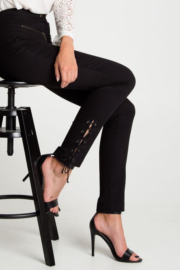 Czarne spodnie z wiązaniem na nogawkach