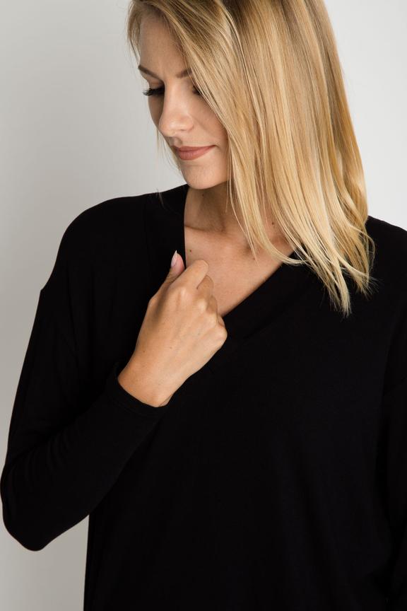 Czarny sweter z długim rękawem