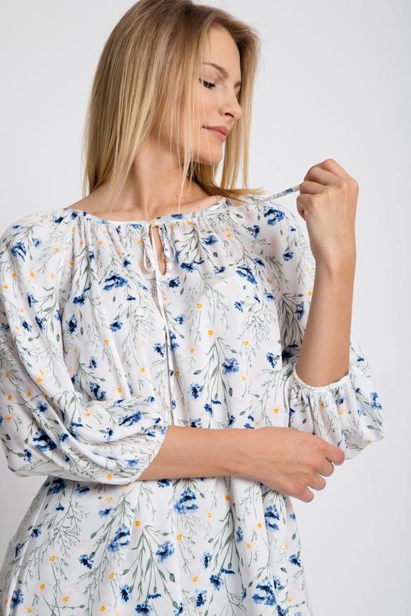 Biała luźna bluzka z rękawem 3/4