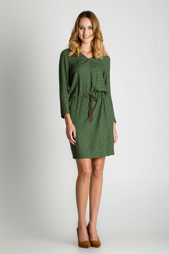 Zielona sukienka wiązana w talii
