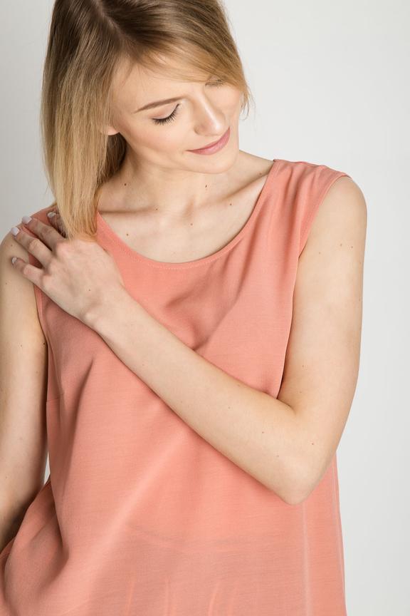 Wiskozowy top w pudrowym kolorze